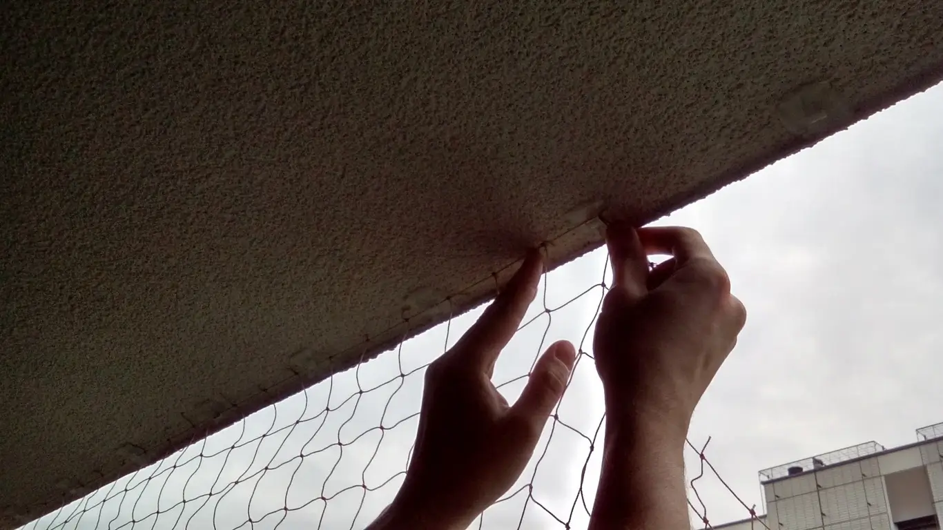 Ochrana balkonu před holuby (bez vrtání)